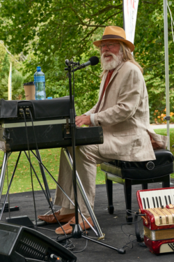 Stig Eldred the Piano Man